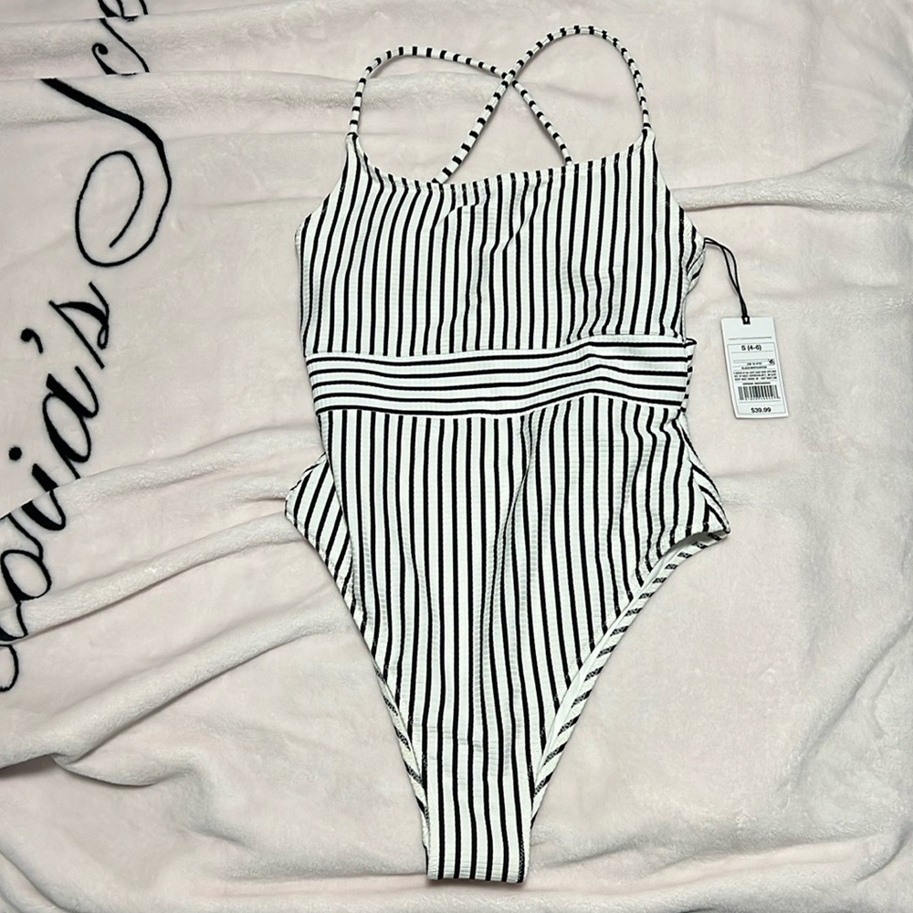 Shade & Shore one piece bathing suit size Small (4-6)